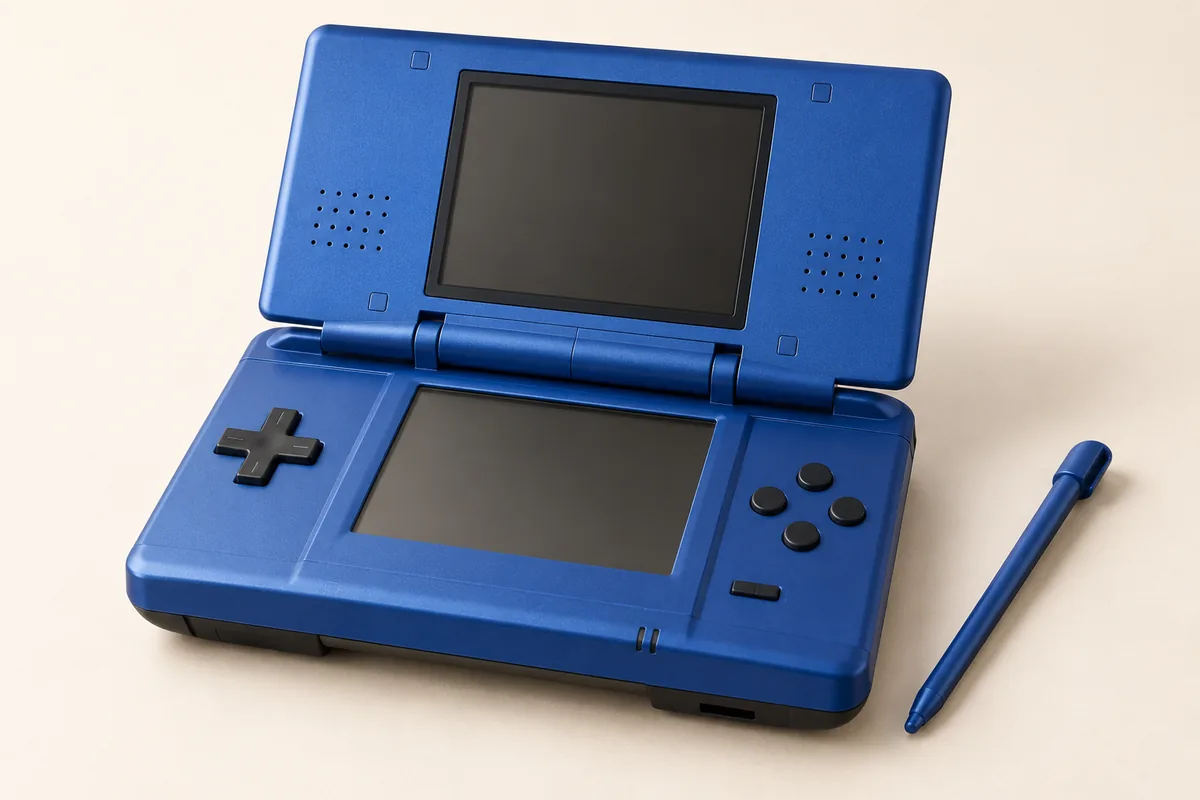Illustration éditoriale évoquant : Nintendo DS bleue ouverte, montrant ses deux écrans et ses commandes