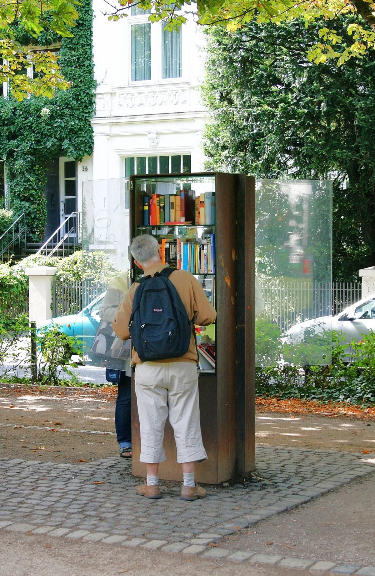 Boîte à livres publique à Bonn-Poppelsdorf en Allemagne