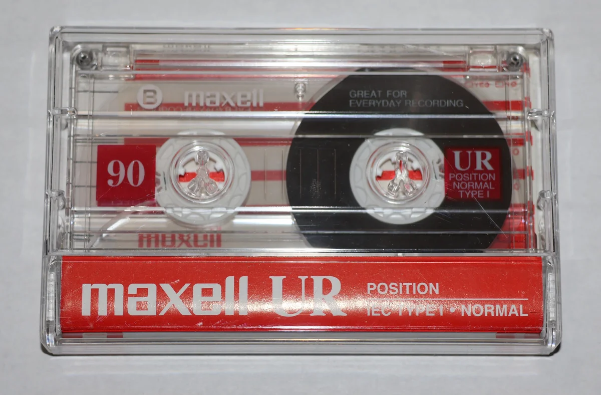 Cassette audio Maxell vierge dans son boîtier