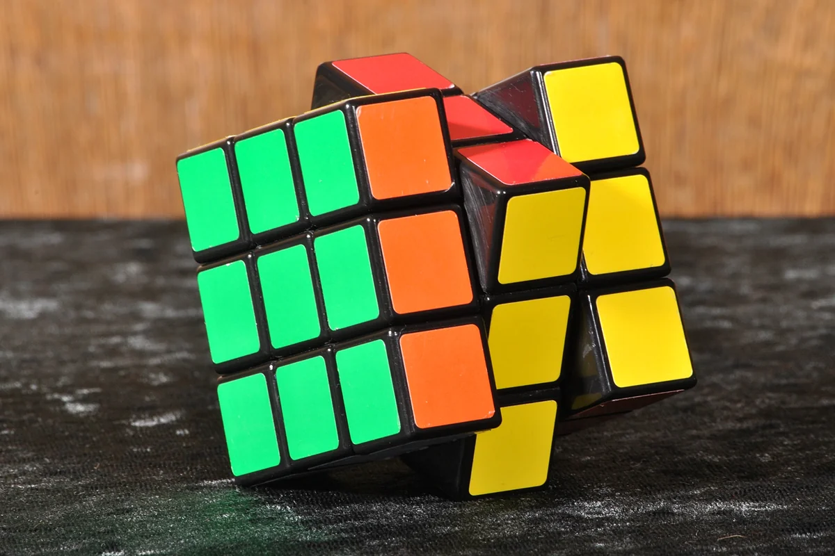 Rubik’s Cube photographié pour observer ses faces colorées